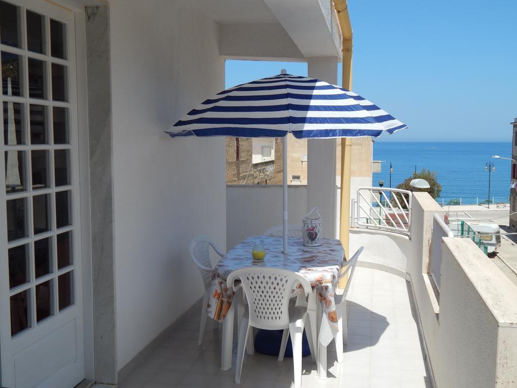 Casa Vacanze Karol Apartment Трапето Стая снимка