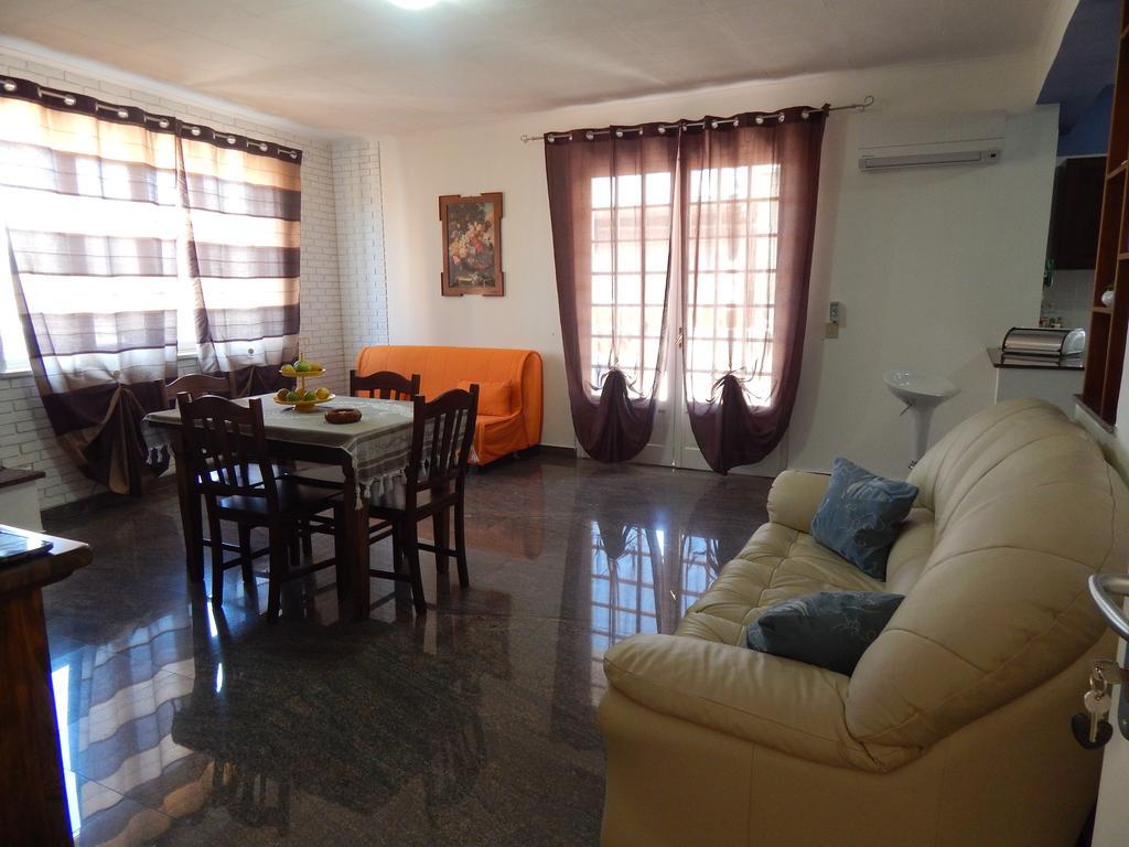 Casa Vacanze Karol Apartment Трапето Стая снимка