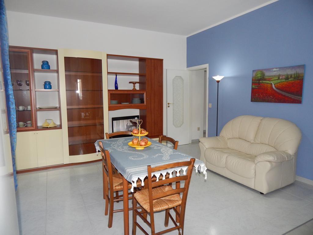 Casa Vacanze Karol Apartment Трапето Стая снимка