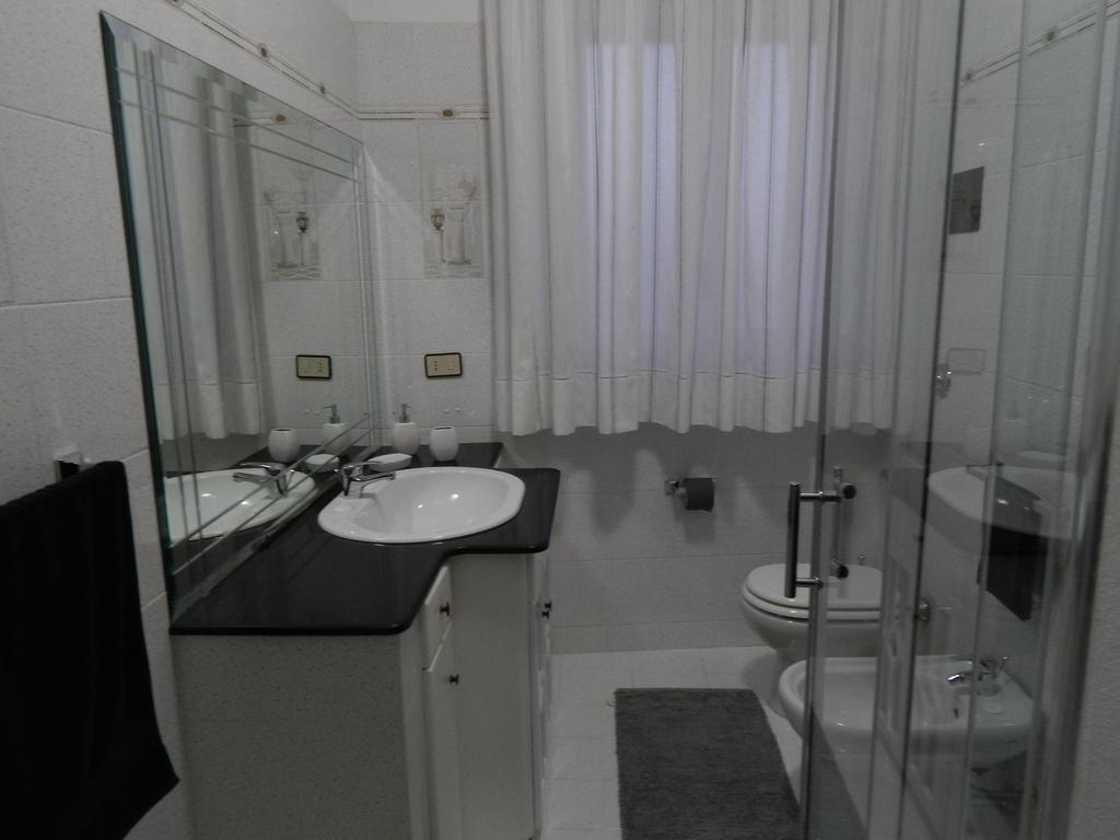 Casa Vacanze Karol Apartment Трапето Стая снимка