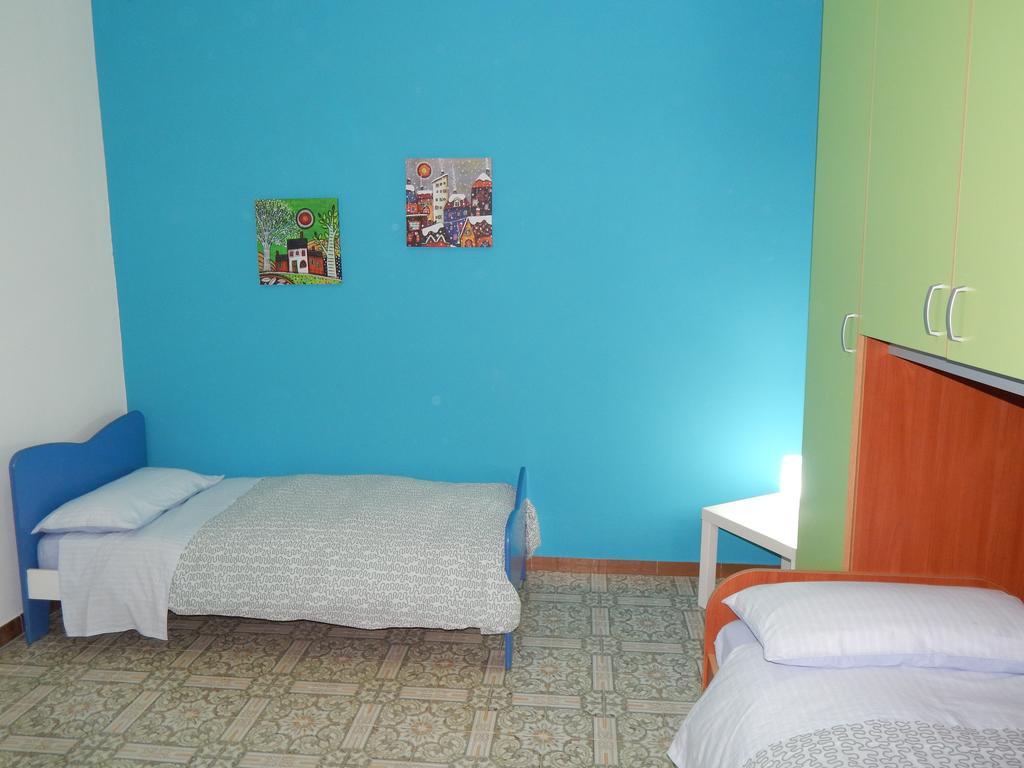 Casa Vacanze Karol Apartment Трапето Стая снимка