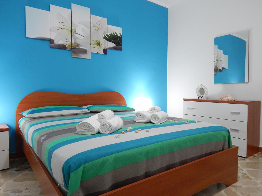 Casa Vacanze Karol Apartment Трапето Стая снимка